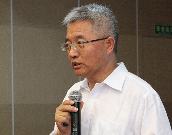 张维迎