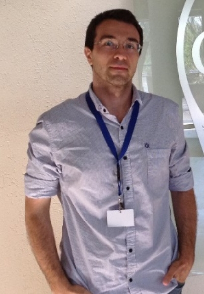 http://www.econ.yale.edu/~ka265/PersonalPic.jpg