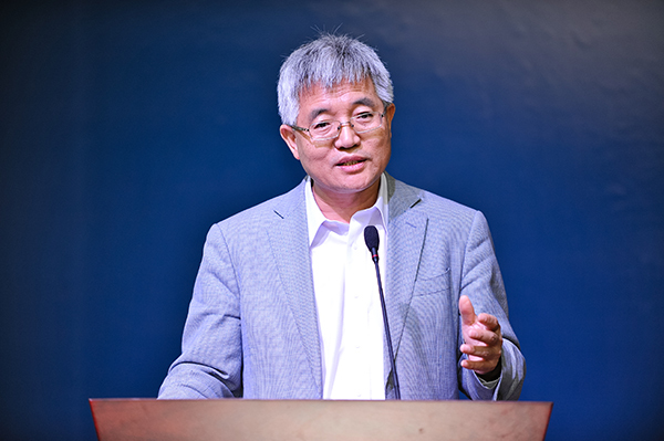 张维迎